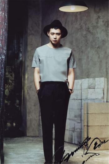 高清韩国首尔暖男朴有天高清写真桌面壁纸第3张