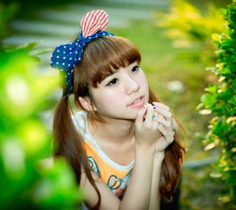 清纯蝴蝶结美女碎花裙可爱写真第0张