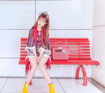 清纯蝴蝶结美女碎花裙可爱写真第1张