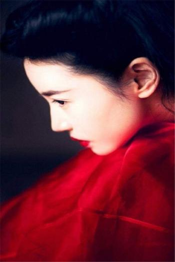 高清湖北武汉美女张辛苑水中静态唯美魅惑写真第0张