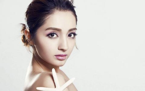 中国内地新疆乌鲁木齐女演员麦迪娜时尚写真桌面壁纸第0张