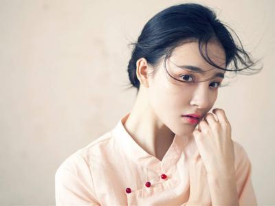 中国湖南衡阳女演员刘雨欣半秀香肩性感动人第0张