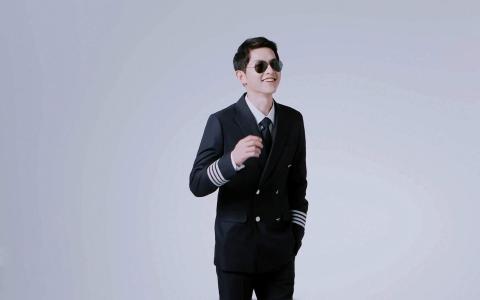 高清韩国大田广域男星国民老公宋仲基机长制服写真桌面壁纸第5张