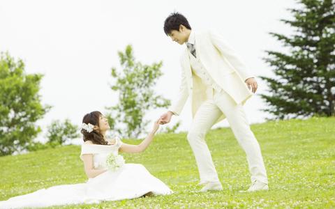 幸福情侣简单浪漫的婚纱照高清壁纸图片第5张