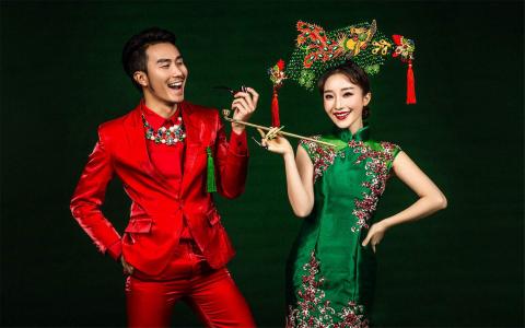 穿婚纱的纹身女孩第0张