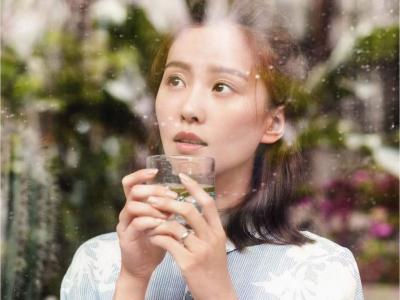 刘诗诗清新甜美写真图片桌面壁纸第1张