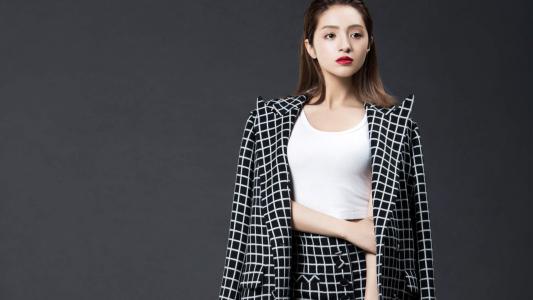 中国内地新疆乌鲁木齐女演员麦迪娜时尚写真桌面壁纸第0张