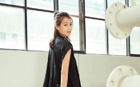 中国香港歌手女演员美女明星胡杏儿清新时尚写真图片桌面壁纸第1张
