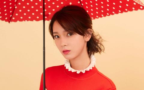 中国内地四川省攀枝花女演员陈瑶波浪刘海甜美养眼图片第1张