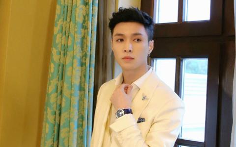 高清中国湖南省长沙市男演员张艺兴白色西装优雅帅气写真图片桌面壁纸第1张