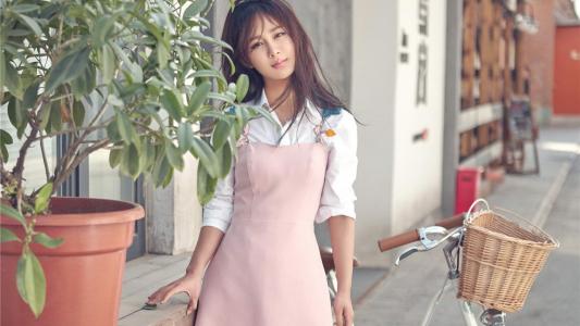 高清中国内地影视北京女演员杨紫温婉雅致写真图片桌面壁纸第2张