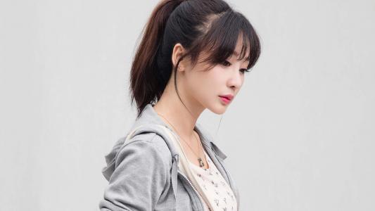 中国内地湖南衡阳女演员温婉盘发柳岩知性优雅气质写真第3张