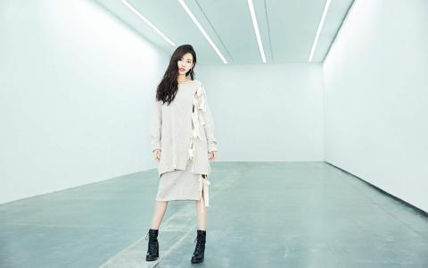 高清山东潍坊美女童菲西装霸气红唇撩人写真图片第1张