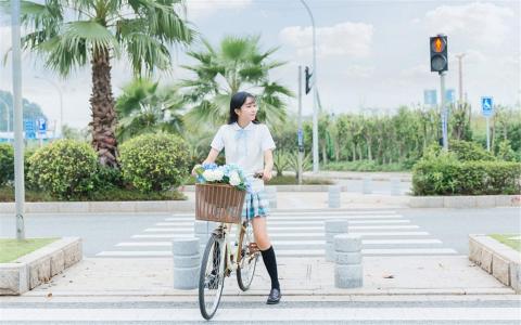 漂亮大陆台湾学生妹制服诱惑高清电脑桌面壁纸第2张