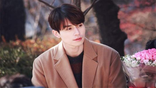 韩国男星李栋旭时尚型男魅力写真高清壁纸下载第3张