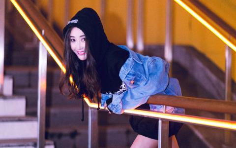 高清中国内地辽宁省沈阳女演员杜若溪时尚街拍图片桌面壁纸第0张