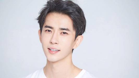 高清新疆乌鲁木齐男明星于朦胧清新少年感写真图片第2张