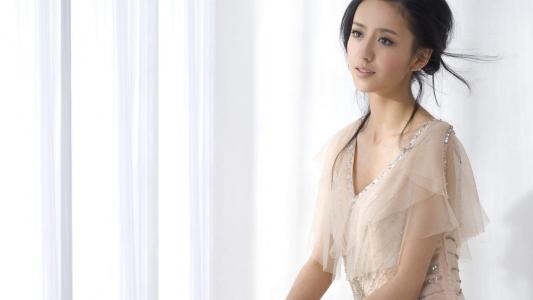 高清中国内地新疆伊犁影视女演员佟丽娅性感魅力写真图片桌面壁纸第2张