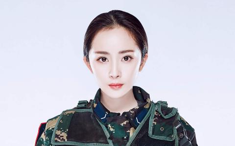 高清中国内地北京影视女演员杨幂帅气军装高清壁纸第1张