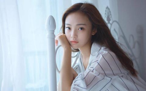 性感美女许晴白衬衫电脑桌面壁纸下载第2张