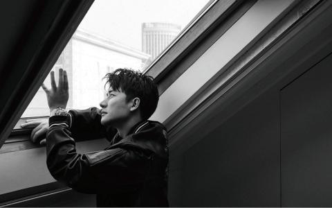 中国大陆甘肃省兰州市红古知名男演员黄轩居家帅气时尚杂志写真壁纸第1张