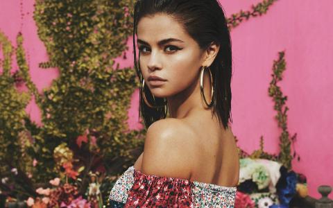 美国得克萨斯州女演员赛琳娜·戈麦斯Selena-Gomez桌面壁纸第1张