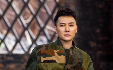 冯绍峰迷彩夹克帅气图片桌面壁纸第0张