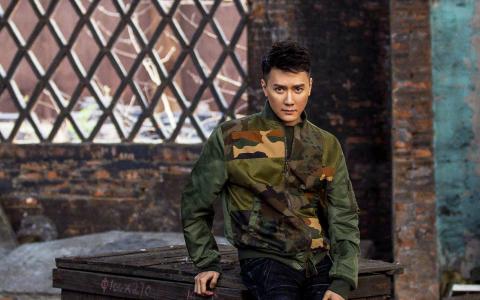冯绍峰迷彩夹克帅气图片桌面壁纸第1张