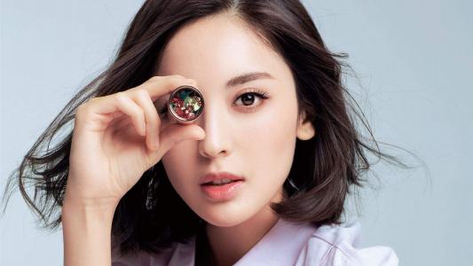 甜美女生唯美艺术写真图片桌面壁纸第2张