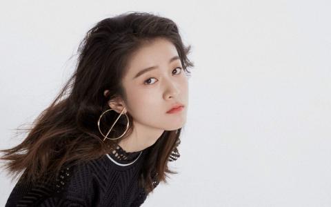 中国内地浙江省义乌女演员张雪迎时尚个性写真图片第2张