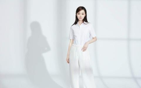中国内地湖北省荆门女演员宋轶抹胸长裙性感诱惑写真第2张