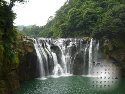 2017年6月唯美瀑布溪流自然风景桌面日历壁纸第1张