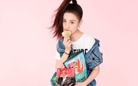 中国北京当代95后女演员宋祖儿清新时尚可爱写真图片桌面壁纸第3张