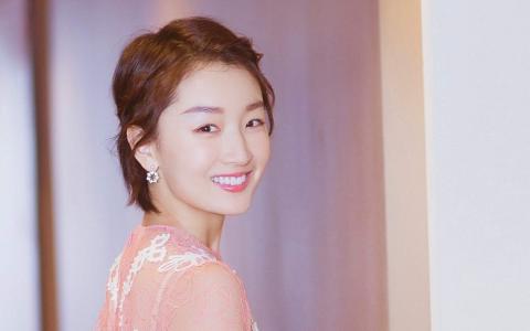 高清中国内地影视河北省石家庄女演员周冬雨纯白甜美唯美高清桌面壁纸第1张