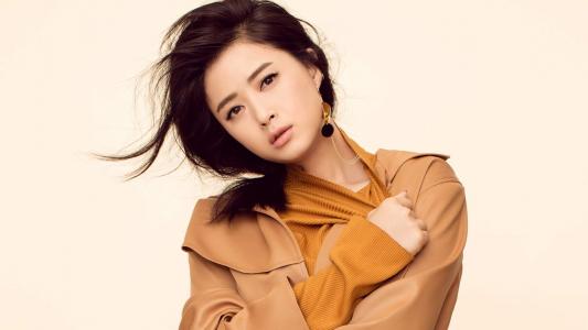 高清内地祖籍湖南益阳女演员华妃蒋欣诠释性感中的小清新时尚唯美写真第3张