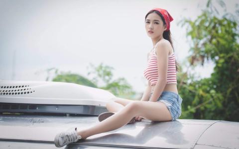 美女热裤图片 _ 第(2)张