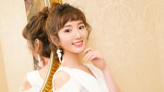 性感美女许晴白衬衫电脑桌面壁纸下载第0张