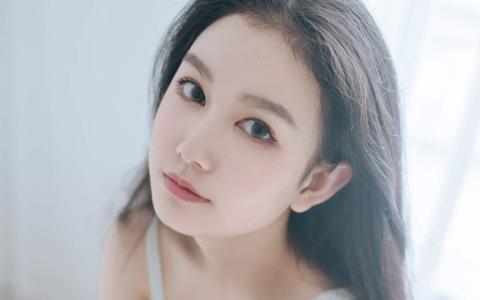 最新仿4493美图低胸吊带诱惑写真图片壁纸第0张