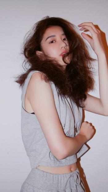 高清台湾美女李凯馨个性时髦写真桌面壁纸第2张