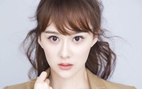 中国内地湖北省武汉女演员曹曦月性感写真高清电脑桌面壁纸第0张