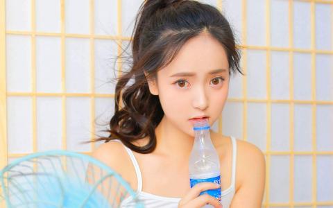 最新仿4493美图低胸吊带诱惑写真图片壁纸第0张