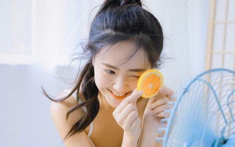 最新仿4493美图低胸吊带诱惑写真图片壁纸第2张