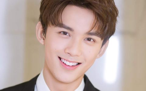 中国内地男演员吴磊酷帅有型写真桌面壁纸第2张