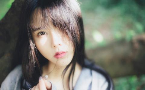 娃娃脸美女性感小蛮腰诱人写真第2张