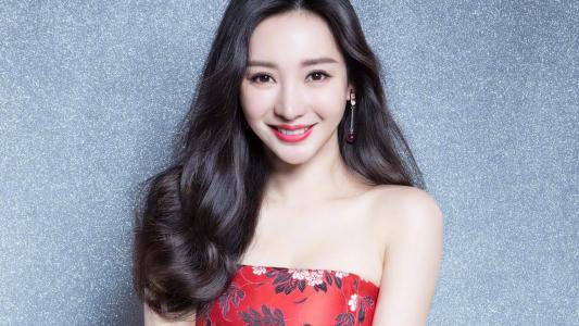 中国内地湖南衡阳女演员柳岩抹胸长裙露肩性感写真高清宽屏壁纸第1张