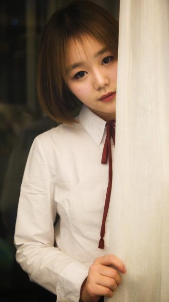 高清90后校花黑丝长腿大学生美女手机壁纸图片第1张