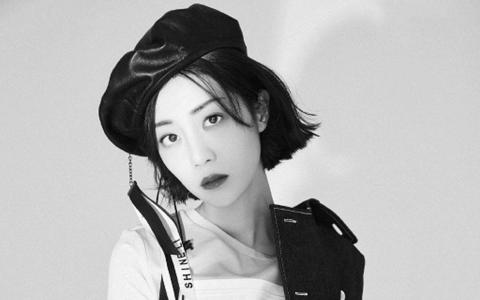 高清北京美女李溪芮时尚有范写真图片桌面壁纸第1张
