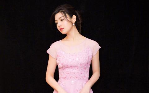 高清台湾台北女演员陈妍希甜美粉色长裙优雅写真高清壁纸第1张