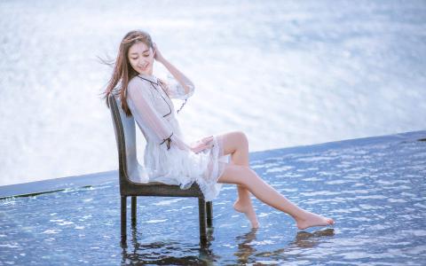 杨幂透视薄纱长裙妩媚性感写真图片第2张
