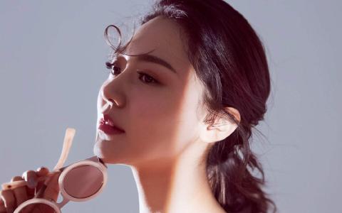 大陆内地四川成都女演员黄梦莹优雅迷人写真桌面壁纸第3张